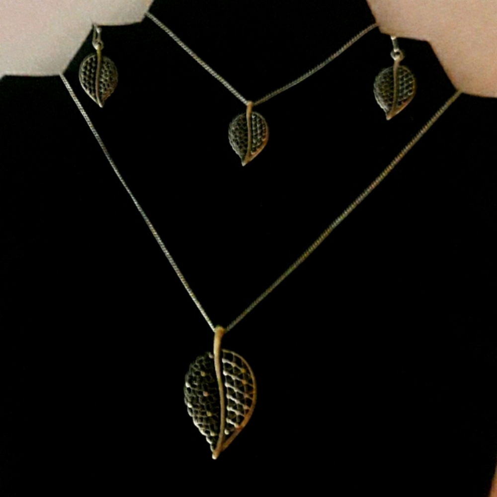Filigree leaf necklace, bracelet and earring set
